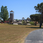 Vue sur le chateau fort de l'ile aux enfants à Hourtin Port