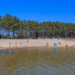 Plage surveillée lac d'Hourtin à Piqueyrot