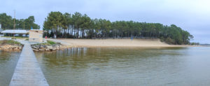 Panorama de la plage de Piqueyrot à Hourtin lac