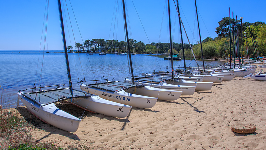 Activités nautiques sur le lac de Hourtin