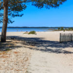 Arrivée à la plage sur l'ile de la Banane à Hourtin Port