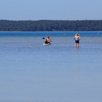 Stand up paddle en famille sur le lac d'Hourtin