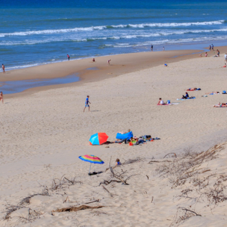 Parasol sur la plage d'Hourtin