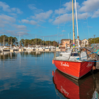 Voilier dans le port d'Hourtin