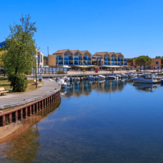 Promenade le long du port d'Hourtin