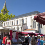 Marché hebdomadaire de Hourtin Ville sur la place de l'église