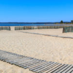 Plage du port en bord du lac de hourtin en Gironde