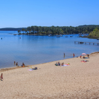 Plage de piqueyrot à proximité des quartiers de Contaut et Piqueyrot à Hourtin